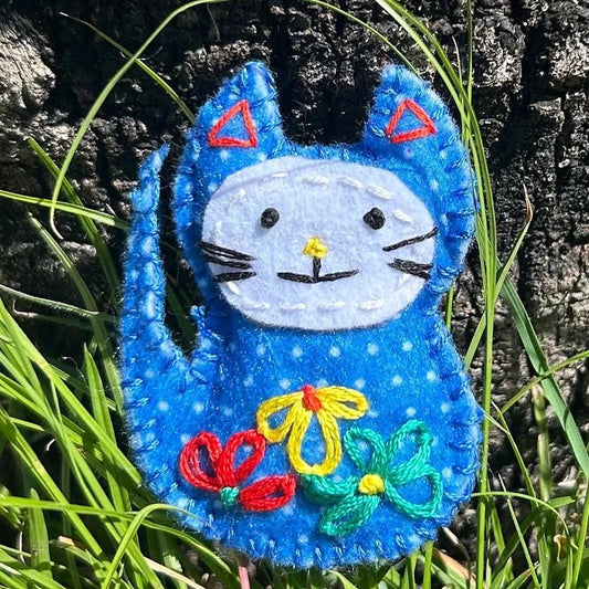 Brooch - hand stitched - cat