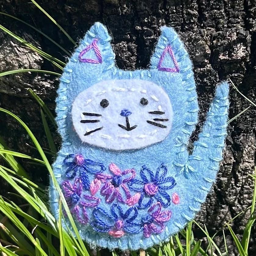 Brooch - hand stitched - cat