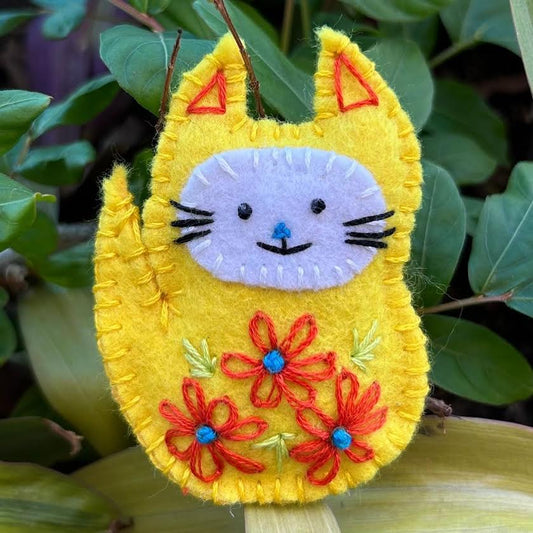 Brooch - hand stitched - cat