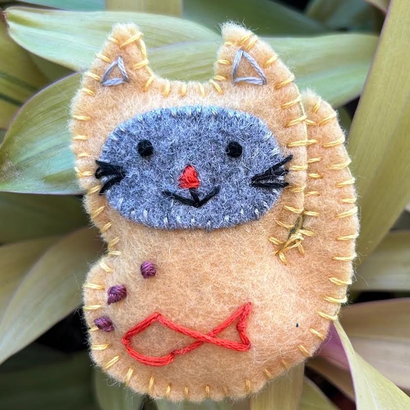 Brooch - hand stitched - cat