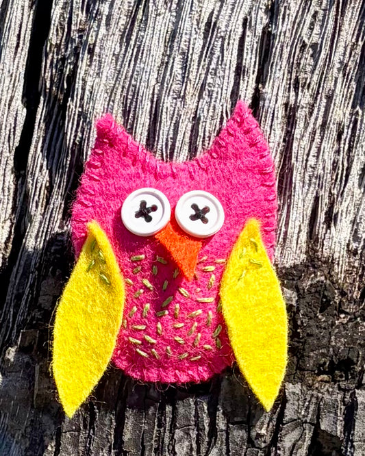 Brooch - hand stitched - owl