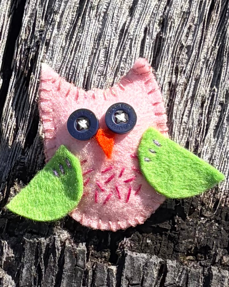 Brooch - hand stitched - owl