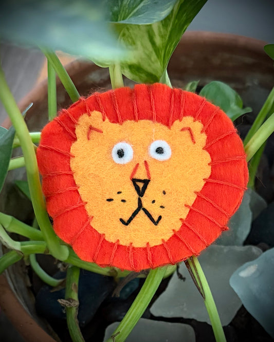 Brooch - hand stitched - lion