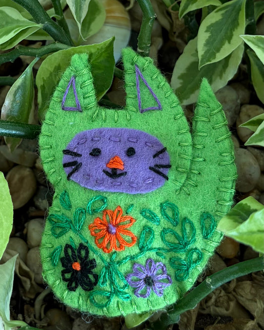 Brooch - hand stitched - cat